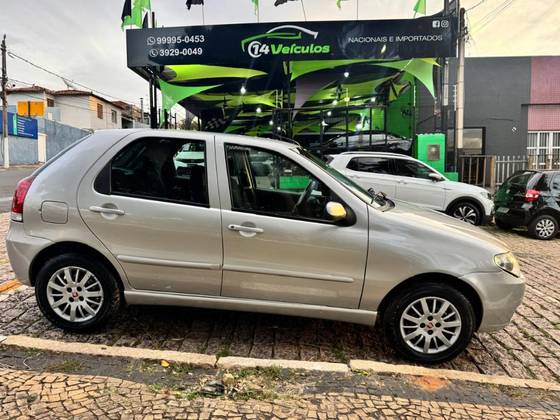FIAT PALIO 1.8 MPI HLX 8V FLEX 4P MANUAL FIAT PALIO 1.8 MPI HLX 8V FLEX 4P MANUAL